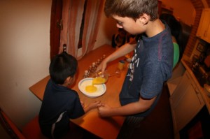 Tuck made a hole in the semolina flour in which Otto is delicately pouring the egg mixture!